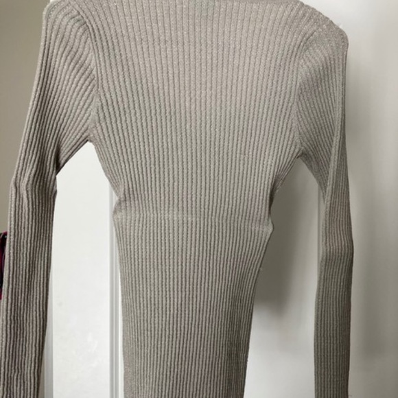 Cache Sweater - Picture 2 of 5